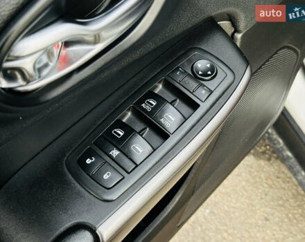 Білий Джип Cherokee, об'ємом двигуна 2.36 л та пробігом 150 тис. км за 17900 $, фото 25 на Automoto.ua