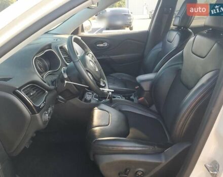 Джип Чероки 2018 в Киеве на Automoto.ua Белый Джип Чероки, объемом двигателя 2.36 л и пробегом 70 тыс. км за 11388 $, фото 6 на Automoto.ua