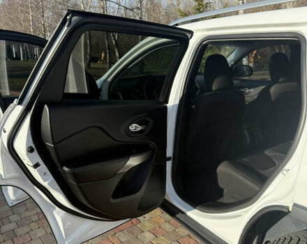 Белый Джип Чероки, объемом двигателя 2.4 л и пробегом 134 тыс. км за 16350 $, фото 16 на Automoto.ua