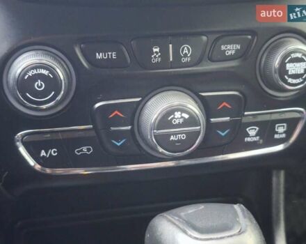 Білий Джип Cherokee, об'ємом двигуна 3.2 л та пробігом 173 тис. км за 21500 $, фото 21 на Automoto.ua