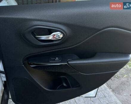 Белый Джип Чероки, объемом двигателя 2.4 л и пробегом 142 тыс. км за 16000 $, фото 15 на Automoto.ua