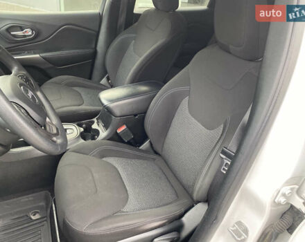 Білий Джип Cherokee, об'ємом двигуна 2.36 л та пробігом 149 тис. км за 13800 $, фото 29 на Automoto.ua