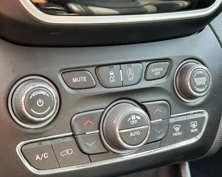 Білий Джип Cherokee, об'ємом двигуна 2.36 л та пробігом 124 тис. км за 17600 $, фото 29 на Automoto.ua