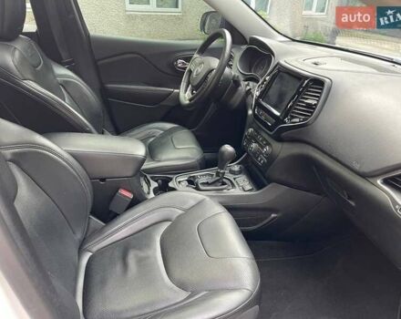 Білий Джип Cherokee, об'ємом двигуна 3.24 л та пробігом 122 тис. км за 20000 $, фото 2 на Automoto.ua