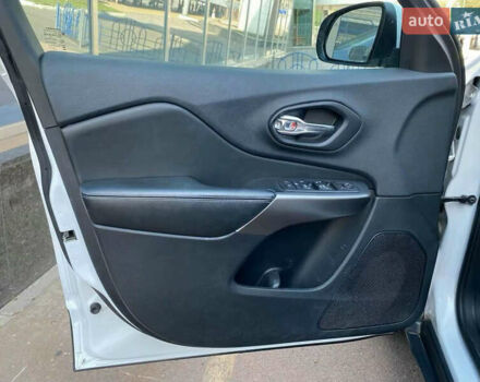 Білий Джип Cherokee, об'ємом двигуна 2.4 л та пробігом 79 тис. км за 15400 $, фото 13 на Automoto.ua