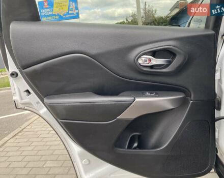 Білий Джип Cherokee, об'ємом двигуна 2.36 л та пробігом 149 тис. км за 13800 $, фото 32 на Automoto.ua