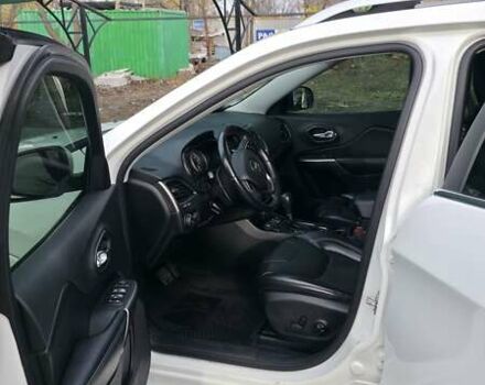 Белый Джип Чероки, объемом двигателя 2.36 л и пробегом 137 тыс. км за 16000 $, фото 17 на Automoto.ua