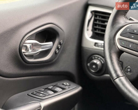 Білий Джип Cherokee, об'ємом двигуна 3.24 л та пробігом 114 тис. км за 18500 $, фото 15 на Automoto.ua