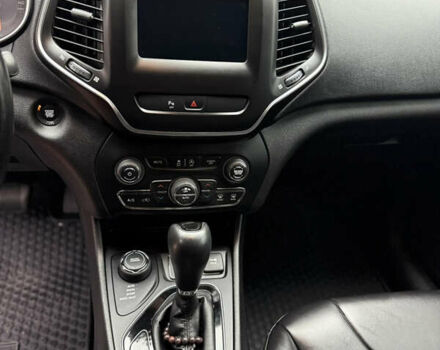 Белый Джип Чероки, объемом двигателя 3.24 л и пробегом 135 тыс. км за 20500 $, фото 12 на Automoto.ua