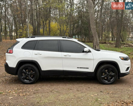 Белый Джип Чероки, объемом двигателя 3.24 л и пробегом 135 тыс. км за 20500 $, фото 4 на Automoto.ua