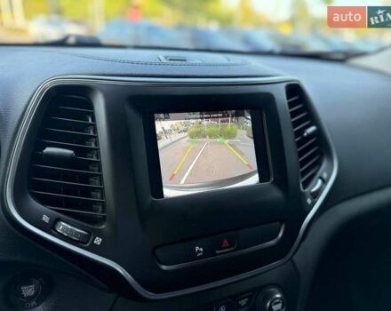 Джип Чероки 2019 в Киеве на Automoto.ua Белый Джип Чероки, объемом двигателя 2.36 л и пробегом 166 тыс. км за 17490 $, фото 19 на Automoto.ua