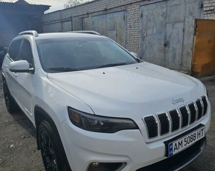 Белый Джип Чероки, объемом двигателя 2 л и пробегом 98 тыс. км за 19400 $, фото 1 на Automoto.ua