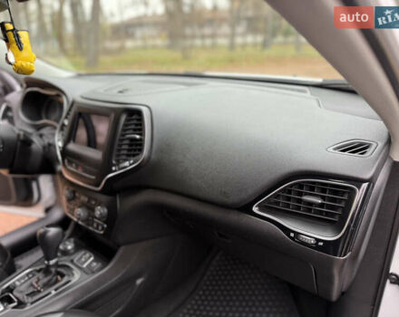 Белый Джип Чероки, объемом двигателя 3.24 л и пробегом 135 тыс. км за 20500 $, фото 27 на Automoto.ua