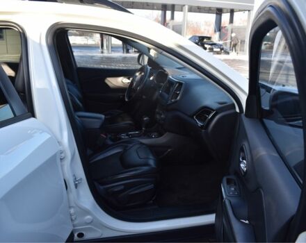 Белый Джип Чероки, объемом двигателя 2.4 л и пробегом 111 тыс. км за 17000 $, фото 2 на Automoto.ua