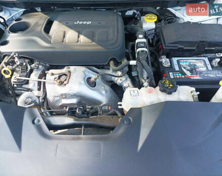 Білий Джип Cherokee, об'ємом двигуна 2 л та пробігом 80 тис. км за 18499 $, фото 12 на Automoto.ua