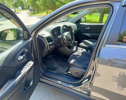 Белый Джип Чероки, объемом двигателя 2.4 л и пробегом 74 тыс. км за 15000 $, фото 5 на Automoto.ua