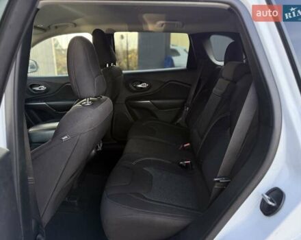 Білий Джип Cherokee, об'ємом двигуна 2.36 л та пробігом 182 тис. км за 13300 $, фото 47 на Automoto.ua