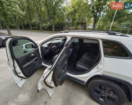 Білий Джип Cherokee, об'ємом двигуна 2.36 л та пробігом 162 тис. км за 17900 $, фото 11 на Automoto.ua