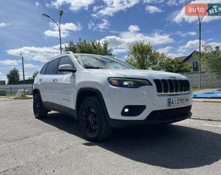Білий Джип Cherokee, об'ємом двигуна 2.36 л та пробігом 120 тис. км за 15000 $, фото 1 на Automoto.ua