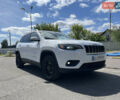 Білий Джип Cherokee, об'ємом двигуна 2.36 л та пробігом 120 тис. км за 15000 $, фото 1 на Automoto.ua