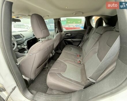 Білий Джип Cherokee, об'ємом двигуна 2.4 л та пробігом 198 тис. км за 3998 $, фото 10 на Automoto.ua