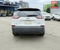 Джип Чероки 2019 в Киеве на Automoto.ua Белый Джип Чероки, объемом двигателя 2.36 л и пробегом 196 тыс. км за 12300 $, фото 5 на Automoto.ua