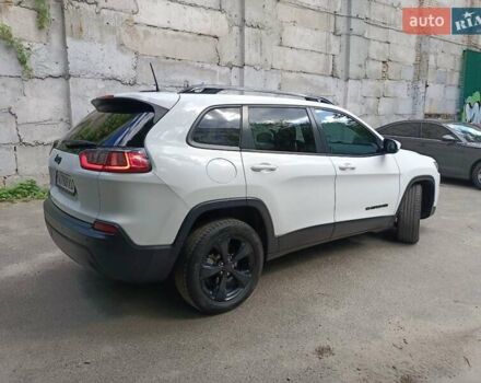 Білий Джип Cherokee, об'ємом двигуна 2.36 л та пробігом 162 тис. км за 17900 $, фото 5 на Automoto.ua
