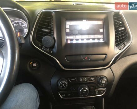 Білий Джип Cherokee, об'ємом двигуна 2.4 л та пробігом 215 тис. км за 15000 $, фото 8 на Automoto.ua