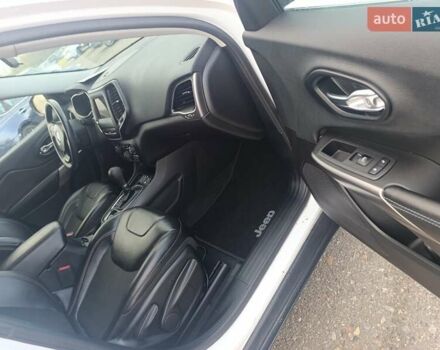Білий Джип Cherokee, об'ємом двигуна 2.4 л та пробігом 137 тис. км за 15800 $, фото 2 на Automoto.ua