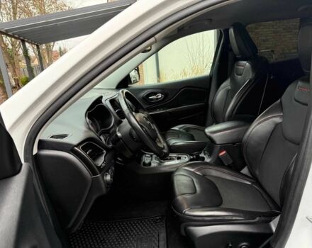 Білий Джип Cherokee, об'ємом двигуна 3.2 л та пробігом 32 тис. км за 14000 $, фото 7 на Automoto.ua