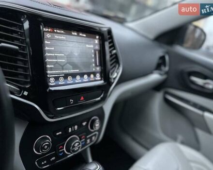 Білий Джип Cherokee, об'ємом двигуна 2.36 л та пробігом 153 тис. км за 15900 $, фото 33 на Automoto.ua