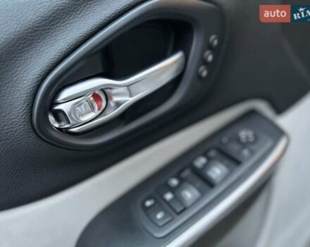 Білий Джип Cherokee, об'ємом двигуна 2.36 л та пробігом 153 тис. км за 15900 $, фото 17 на Automoto.ua