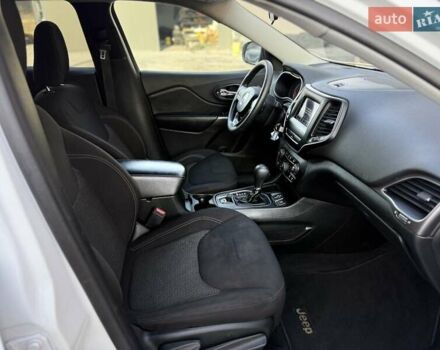 Білий Джип Cherokee, об'ємом двигуна 2.36 л та пробігом 182 тис. км за 13300 $, фото 40 на Automoto.ua