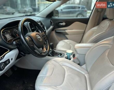 Білий Джип Cherokee, об'ємом двигуна 2.36 л та пробігом 153 тис. км за 15900 $, фото 14 на Automoto.ua
