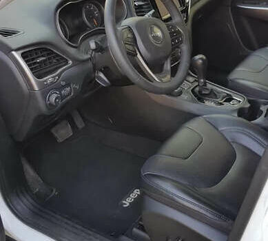 Білий Джип Cherokee, об'ємом двигуна 3.24 л та пробігом 130 тис. км за 19000 $, фото 8 на Automoto.ua