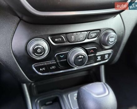 Білий Джип Cherokee, об'ємом двигуна 2.36 л та пробігом 182 тис. км за 13300 $, фото 36 на Automoto.ua