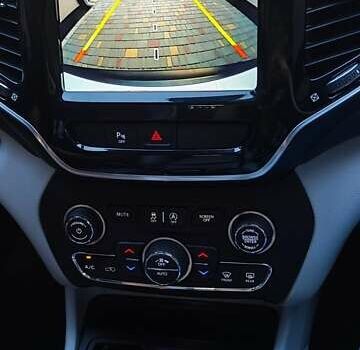 Білий Джип Cherokee, об'ємом двигуна 2.36 л та пробігом 55 тис. км за 18500 $, фото 8 на Automoto.ua