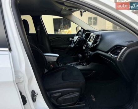 Білий Джип Cherokee, об'ємом двигуна 2.36 л та пробігом 182 тис. км за 13300 $, фото 41 на Automoto.ua