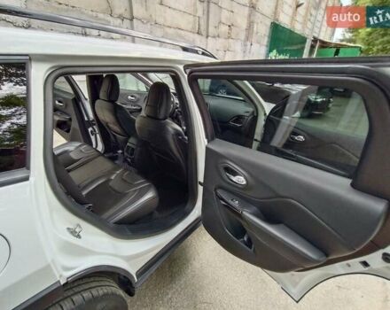 Білий Джип Cherokee, об'ємом двигуна 2.36 л та пробігом 162 тис. км за 17900 $, фото 13 на Automoto.ua