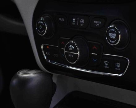 Білий Джип Cherokee, об'ємом двигуна 3.2 л та пробігом 83 тис. км за 18900 $, фото 16 на Automoto.ua