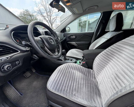 Білий Джип Cherokee, об'ємом двигуна 2.4 л та пробігом 95 тис. км за 16500 $, фото 18 на Automoto.ua