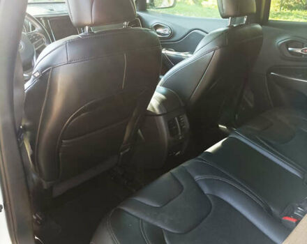 Білий Джип Cherokee, об'ємом двигуна 2 л та пробігом 80 тис. км за 18499 $, фото 8 на Automoto.ua