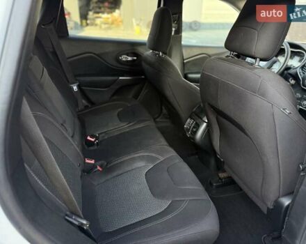 Білий Джип Cherokee, об'ємом двигуна 2.36 л та пробігом 182 тис. км за 13300 $, фото 45 на Automoto.ua