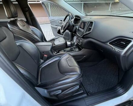 Белый Джип Чероки, объемом двигателя 2.4 л и пробегом 51 тыс. км за 22000 $, фото 15 на Automoto.ua