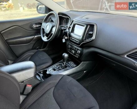 Білий Джип Cherokee, об'ємом двигуна 2.36 л та пробігом 182 тис. км за 13300 $, фото 43 на Automoto.ua