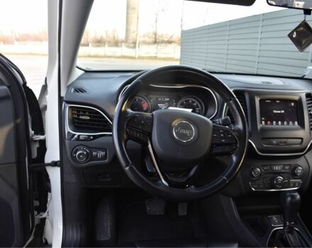 Белый Джип Чероки, объемом двигателя 2.4 л и пробегом 111 тыс. км за 17000 $, фото 5 на Automoto.ua