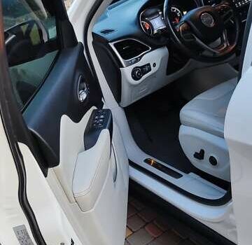 Білий Джип Cherokee, об'ємом двигуна 2.36 л та пробігом 55 тис. км за 18500 $, фото 10 на Automoto.ua