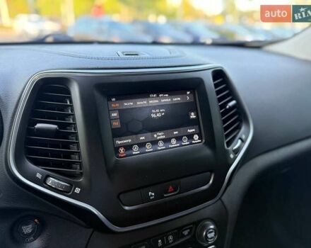 Джип Чероки 2019 в Киеве на Automoto.ua Белый Джип Чероки, объемом двигателя 2.36 л и пробегом 166 тыс. км за 17490 $, фото 18 на Automoto.ua