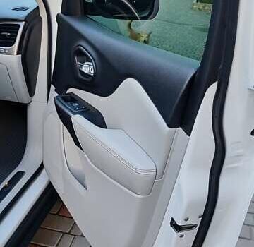 Білий Джип Cherokee, об'ємом двигуна 2.36 л та пробігом 55 тис. км за 18500 $, фото 7 на Automoto.ua