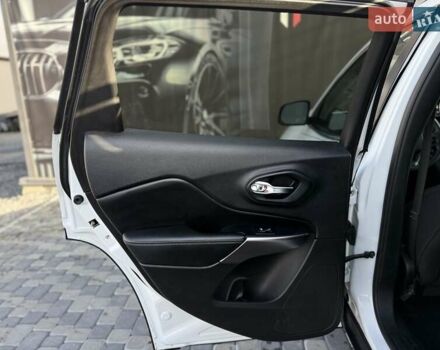 Білий Джип Cherokee, об'ємом двигуна 2.36 л та пробігом 182 тис. км за 13300 $, фото 46 на Automoto.ua